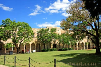 Queensland Universities, UQ St Lucia quad